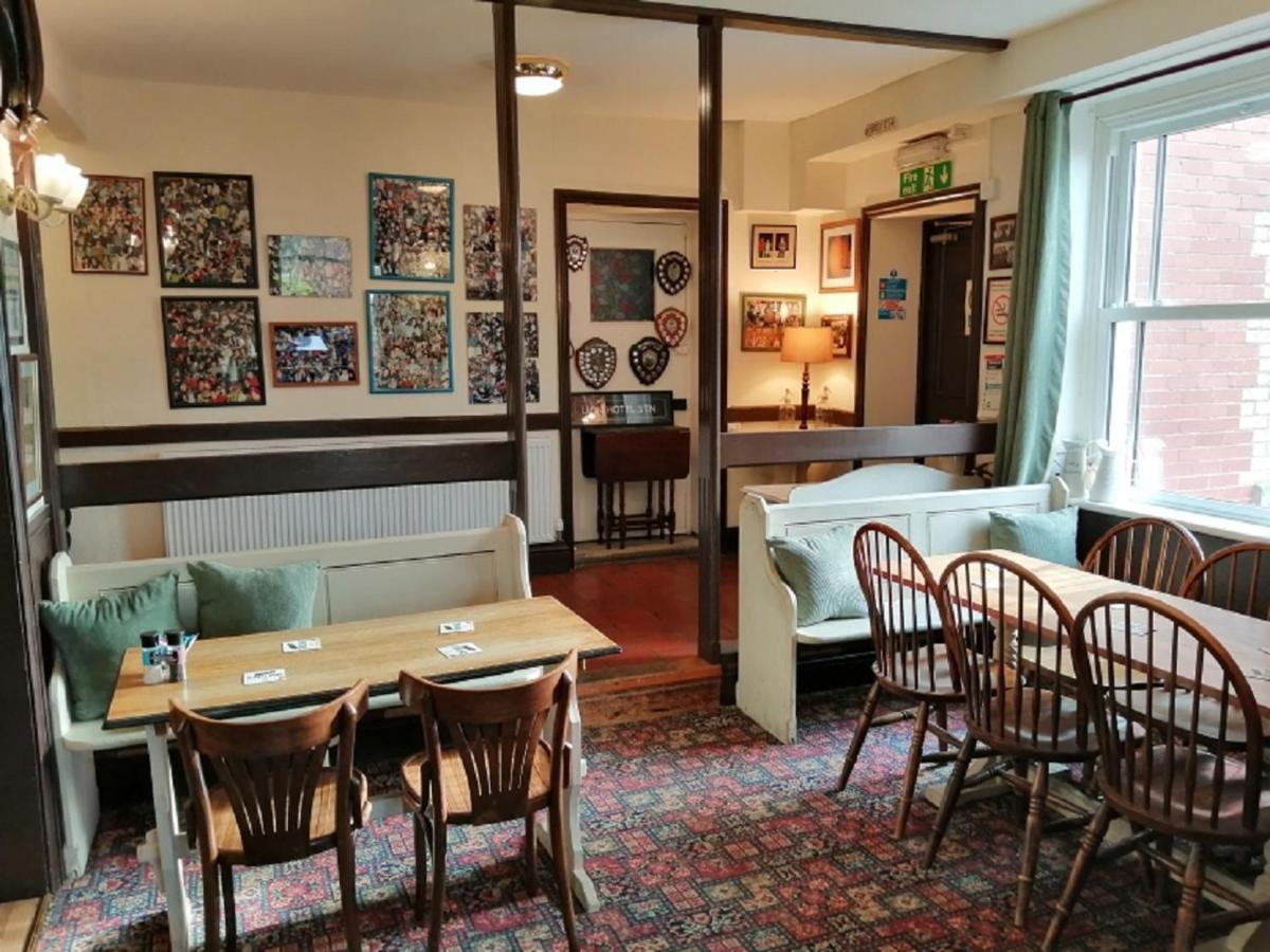 Lion Hotel Llanbister Exteriér fotografie